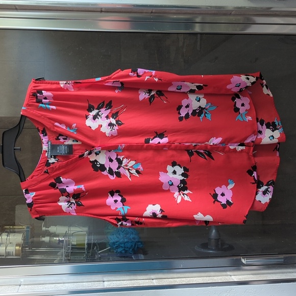 Chelsea & Theodore Tops - Chelsea & Theodore Sleeveless Button Down Shirt